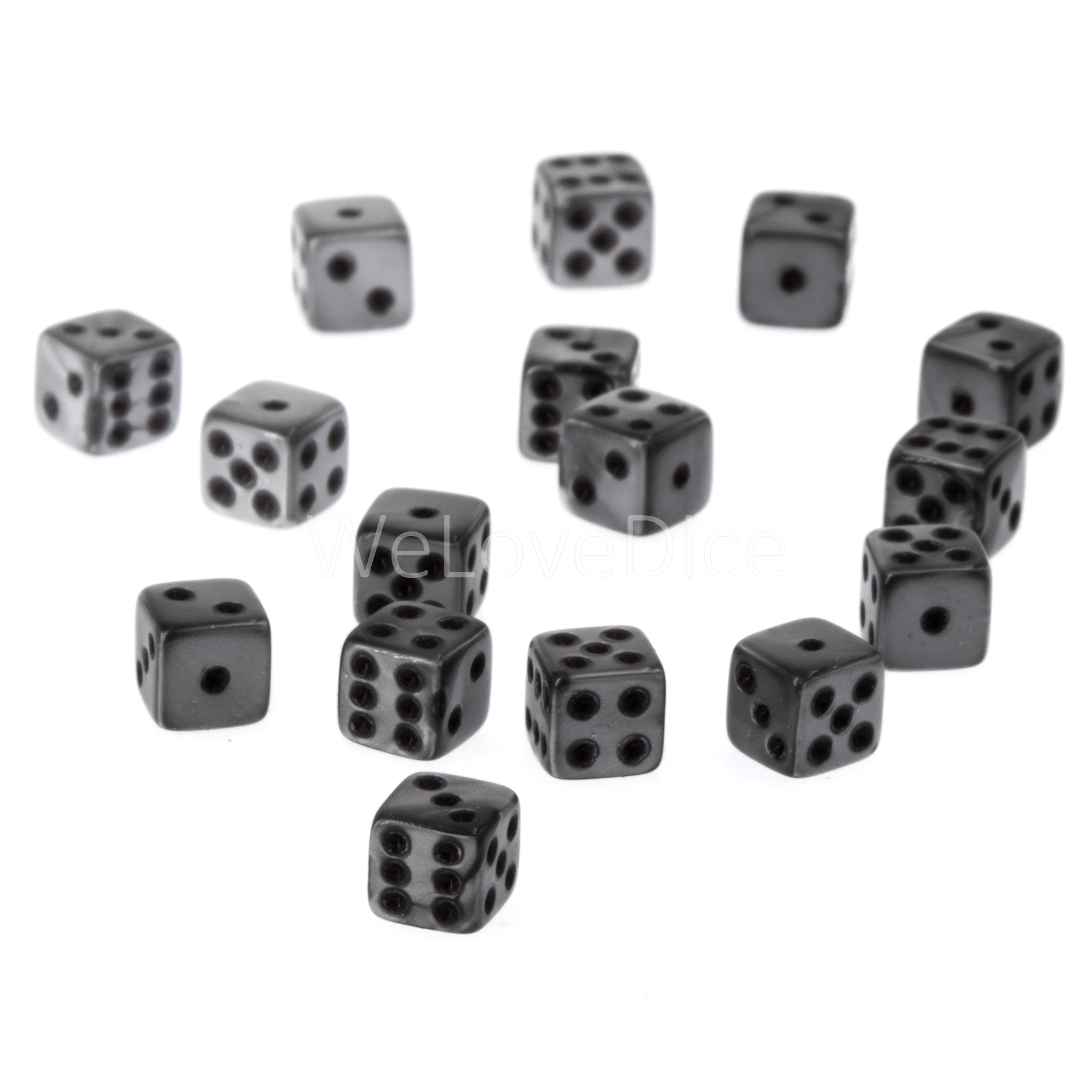 5mm Würfel in grau seide / schwarz Seide