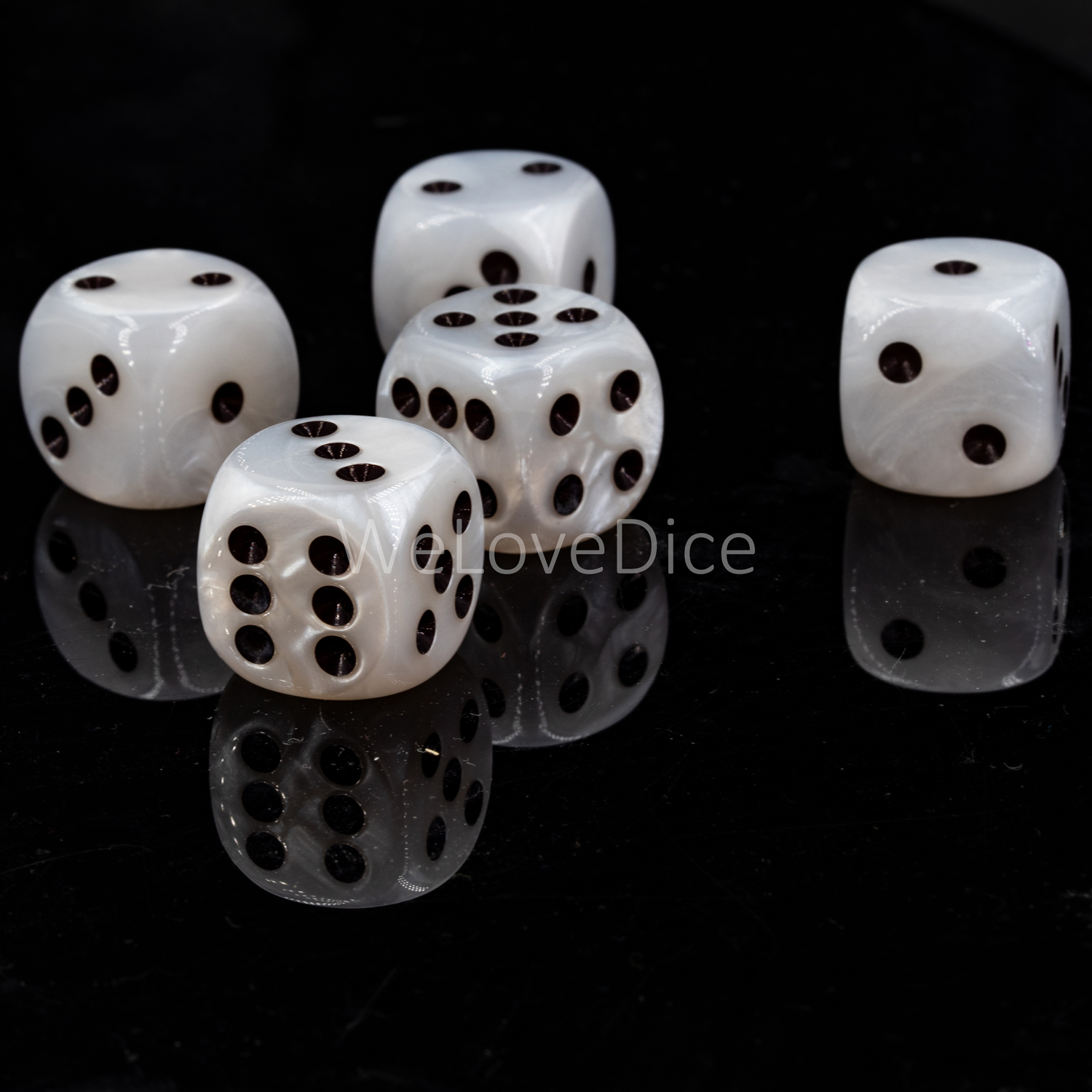 10mm Würfel in weiß / schwarz Seide