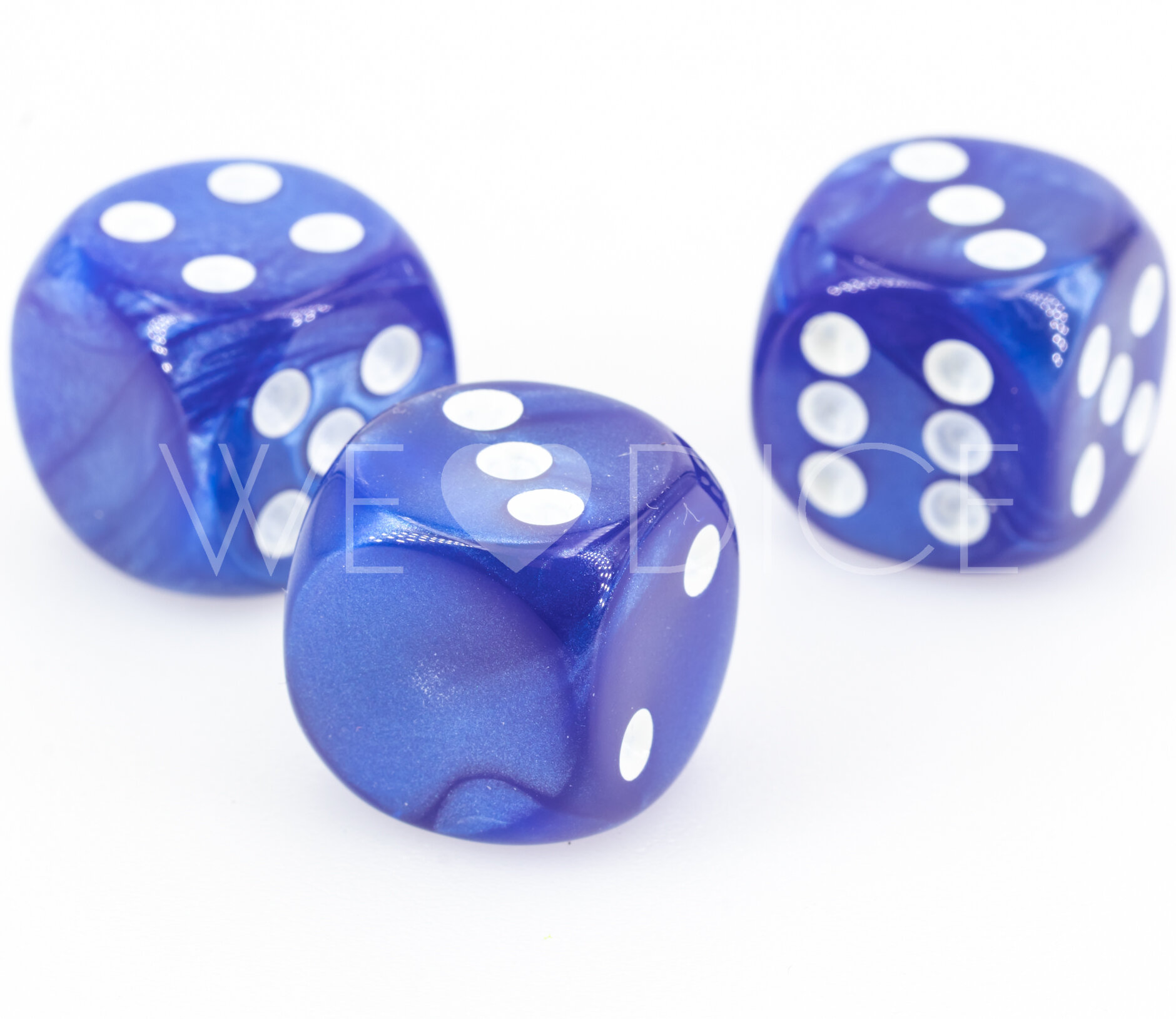 16mm Würfel in blau / weiss Seide ohne "1"