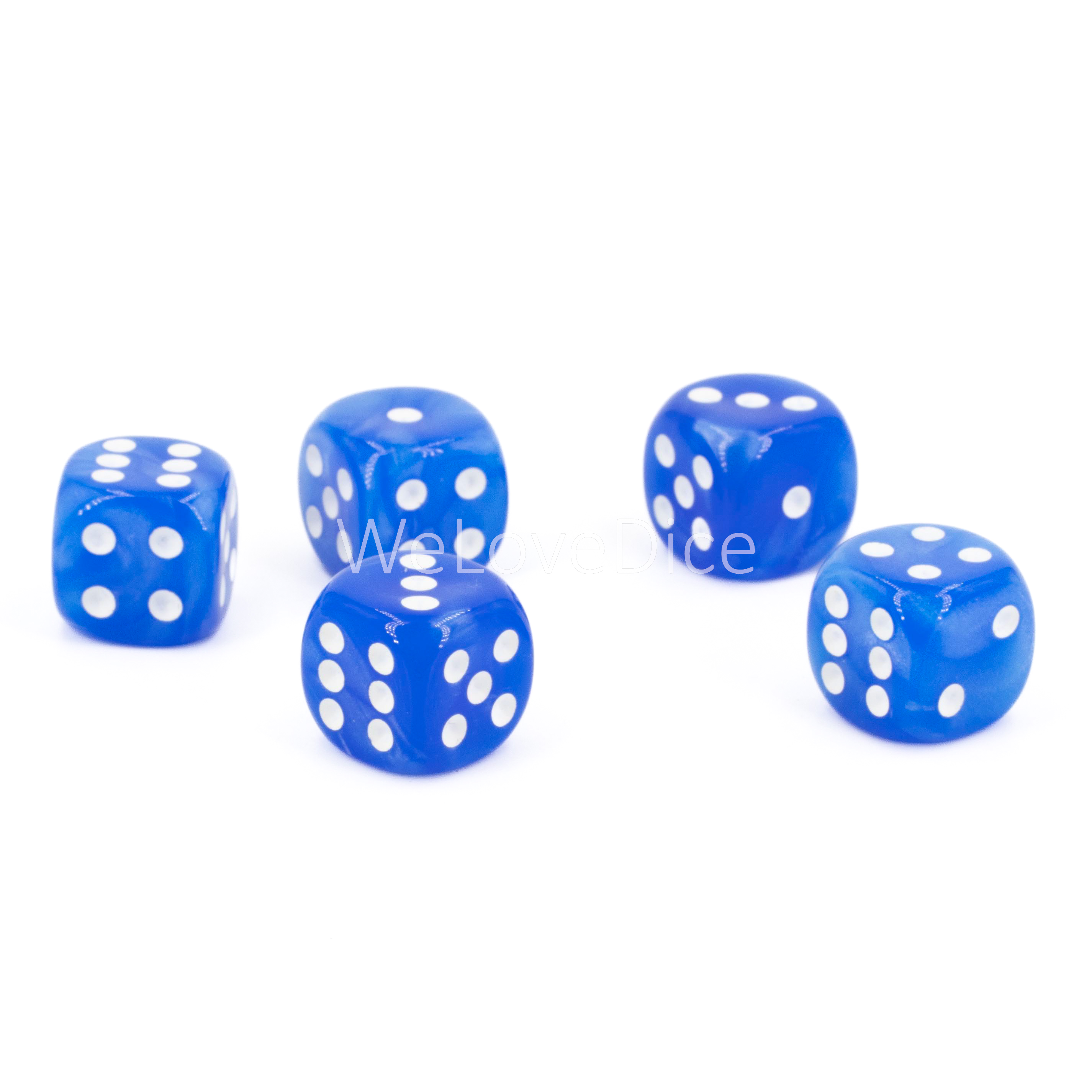 16mm Würfel in blau / weiß Seide