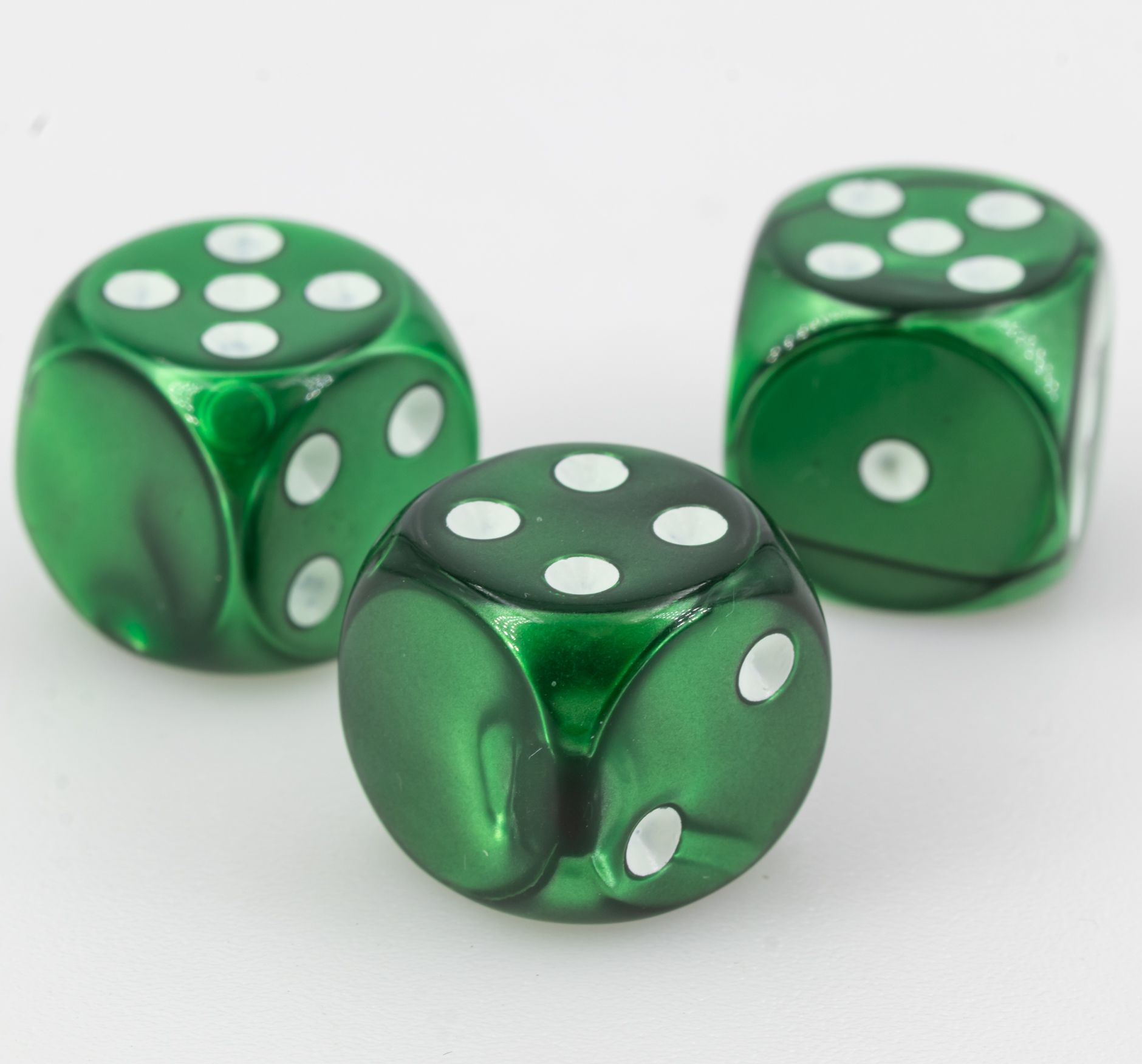 16mm Würfel in grün / weiss Seide ohne "6"