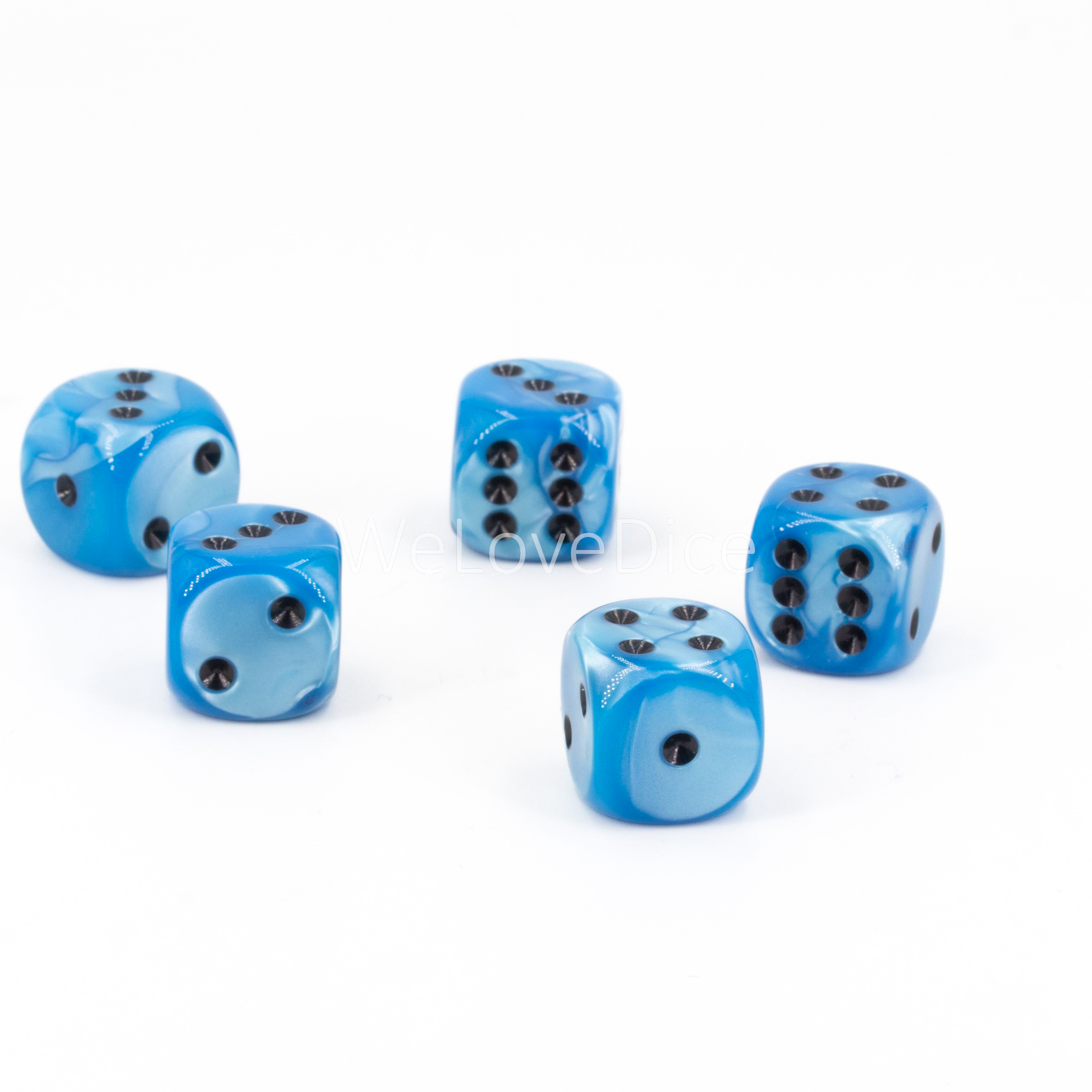 16mm Würfel in blau / schwarz Seide