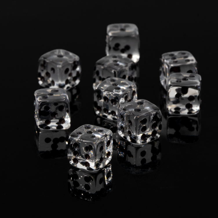 8mm Würfel in glasklar transparent / schwarz Transparent
