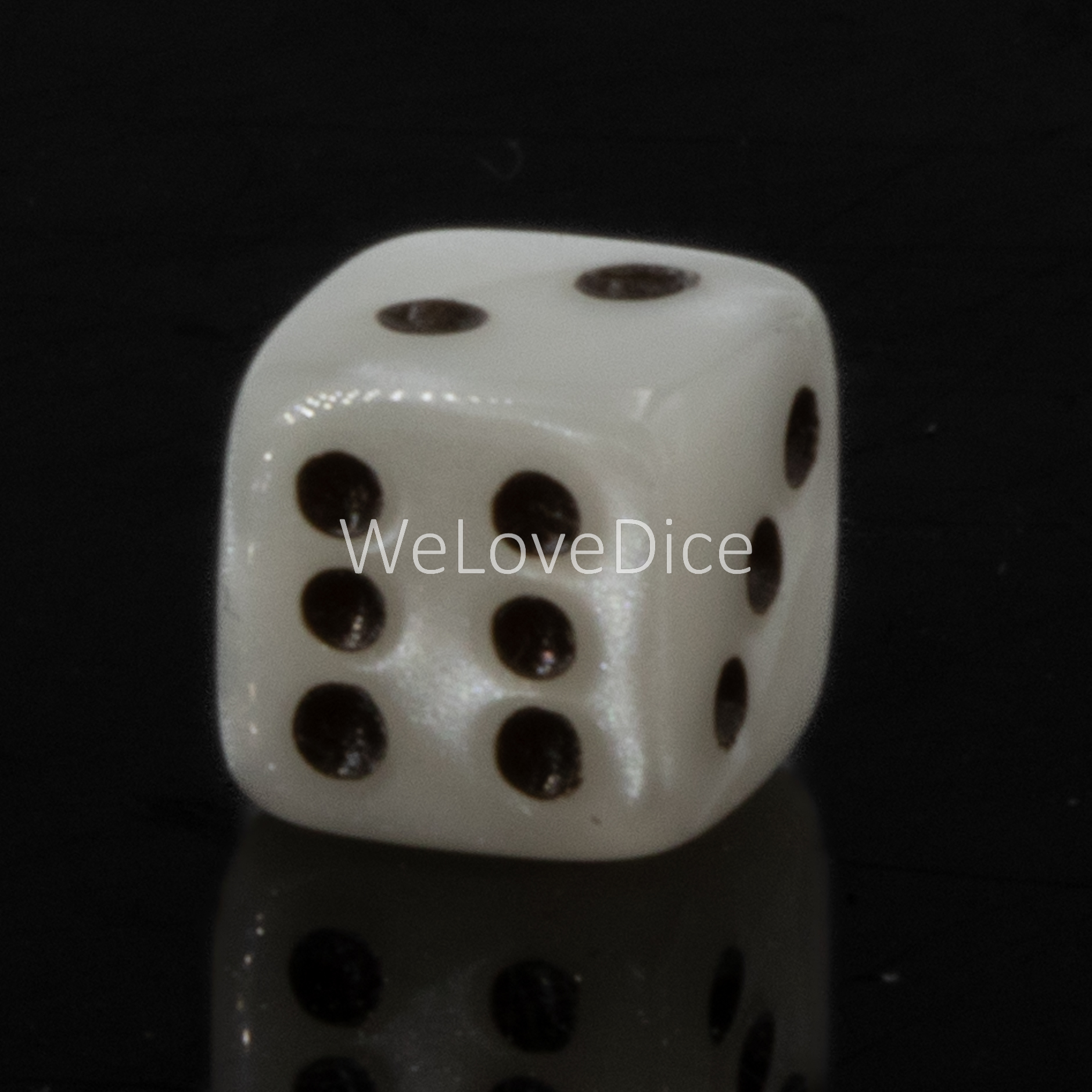 7mm Würfel in weiß / schwarz Seide