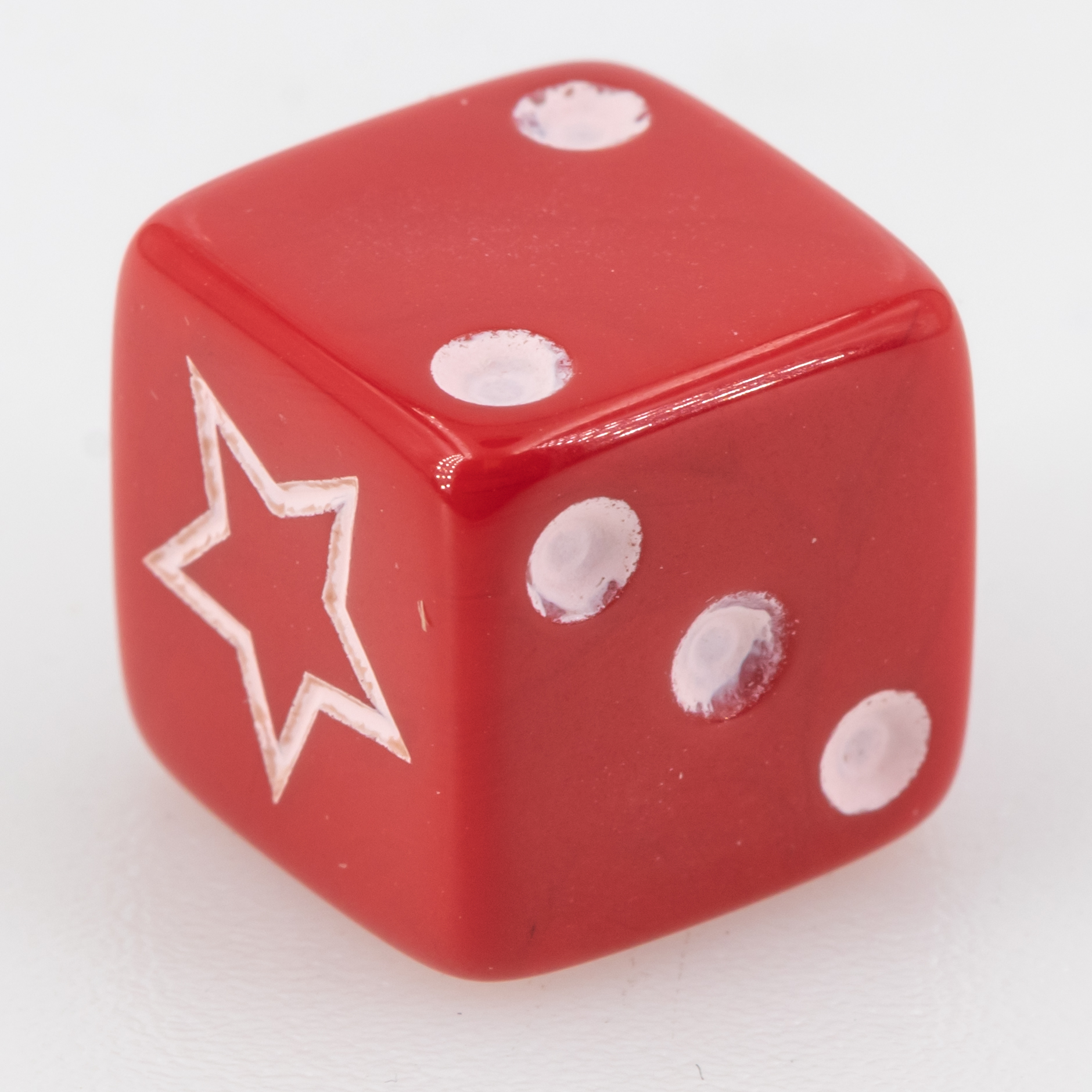 14mm Würfel mit Stern auf der 6 in rot / weiß satt