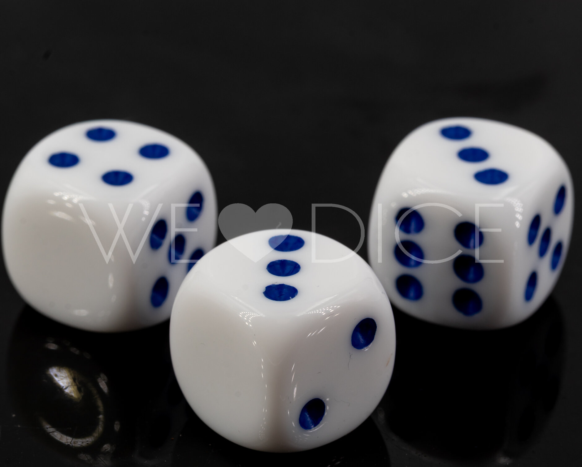 16mm Würfel in weiss / blau Satt ohne "1"