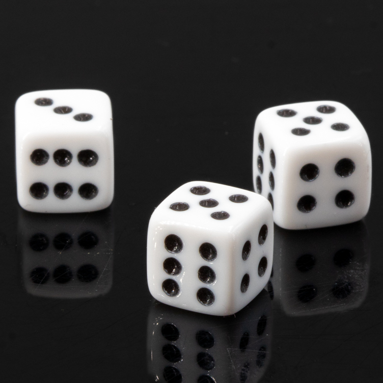 8mm Würfel in weiss / schwarz Satt