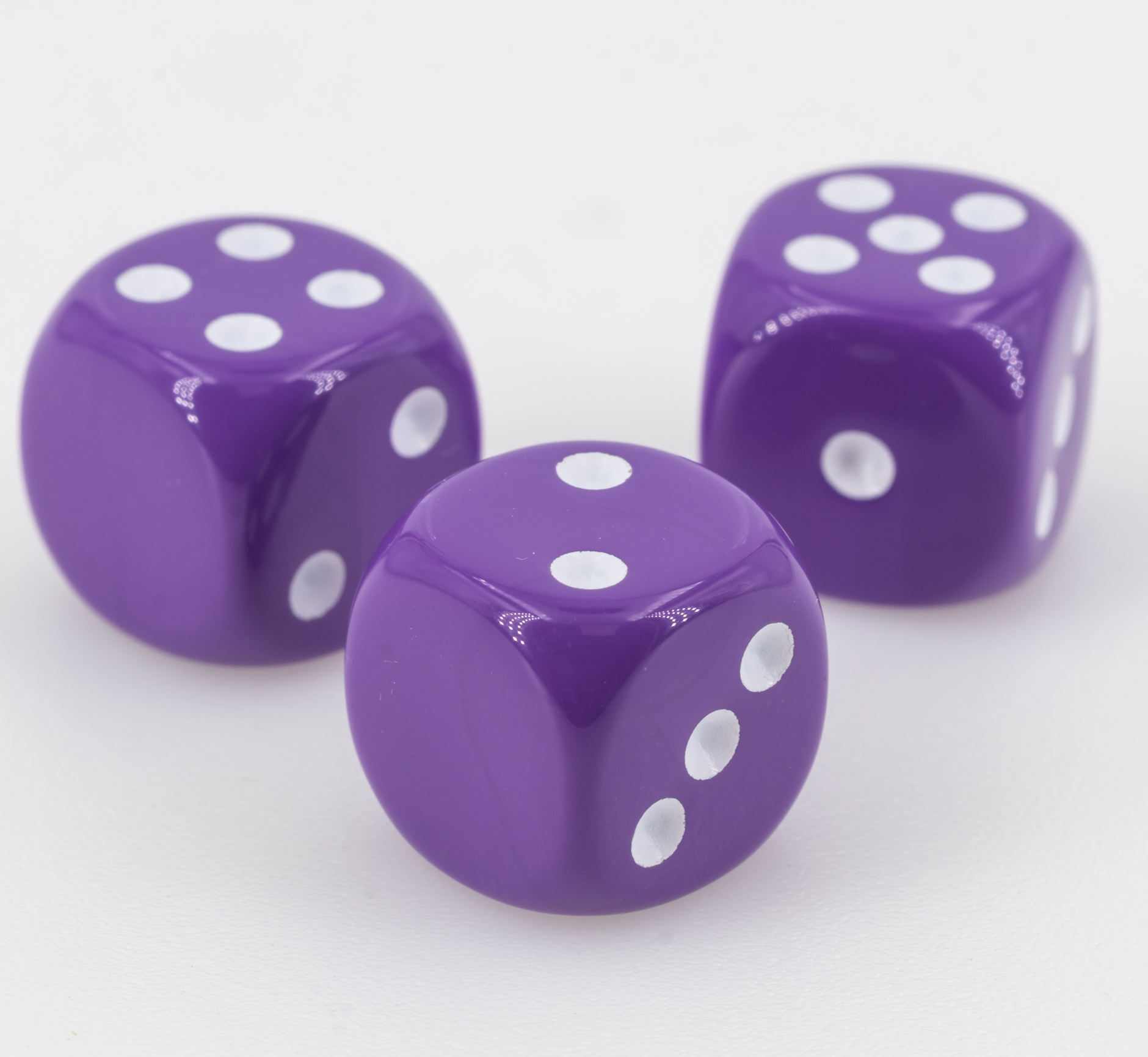 16mm Würfel in lila / weiß Satt ohne "6"
