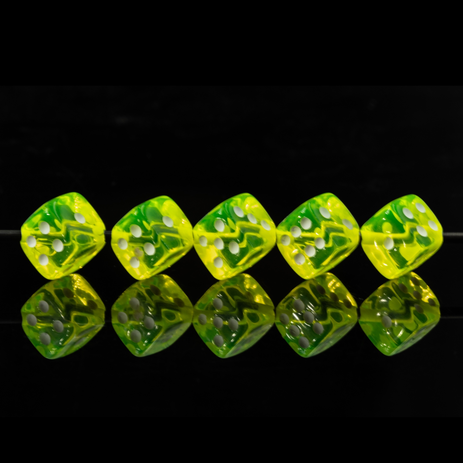 8mm Würfelperle  - neon gelb / weiß  Transparent, 