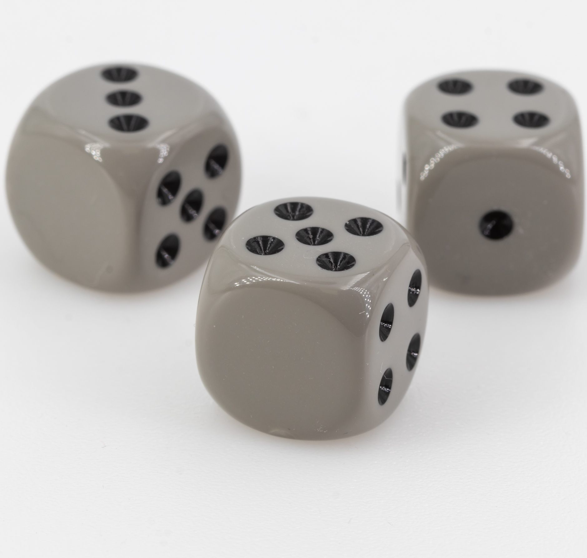 16mm Würfel in grau / schwarz Satt ohne "6"