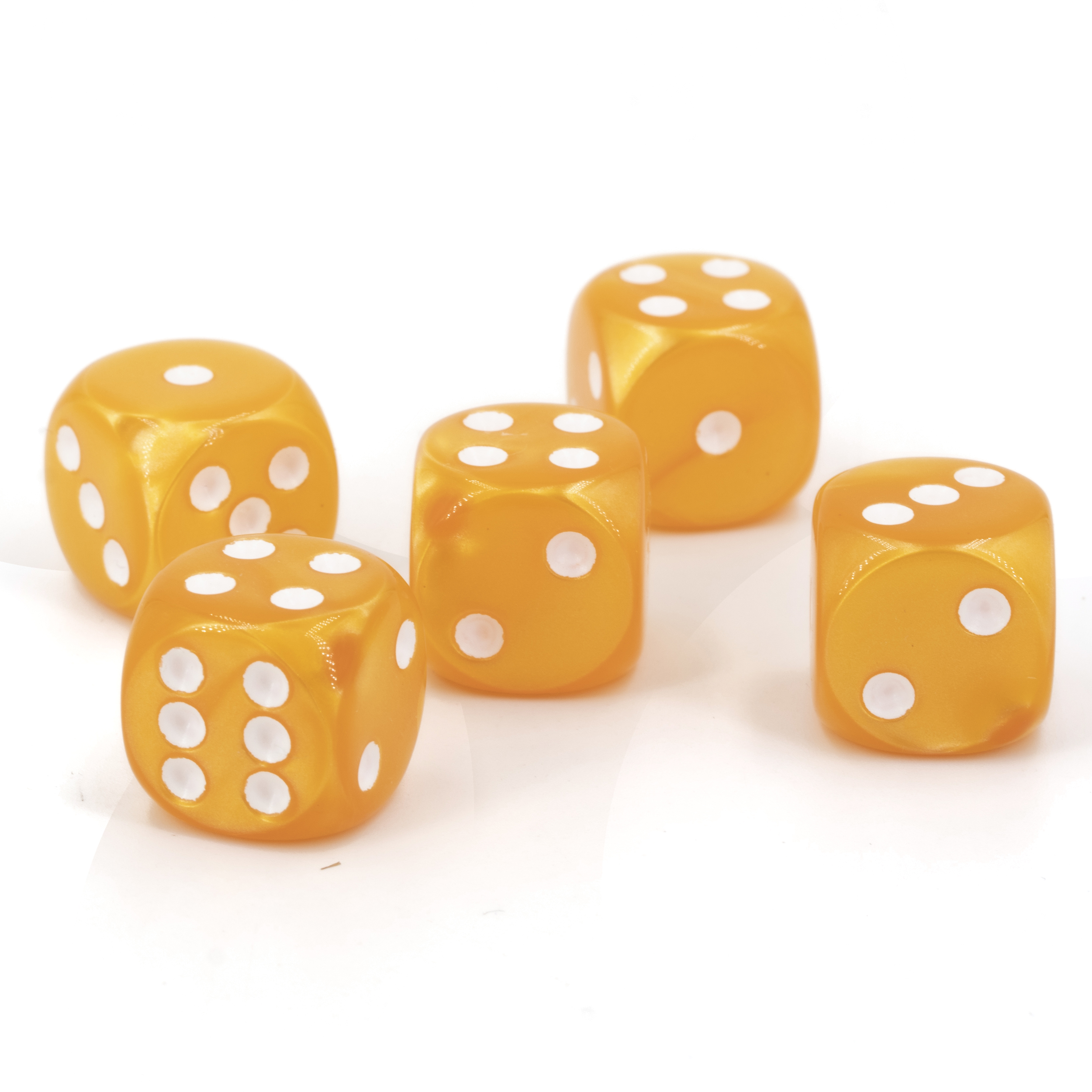 10mm Würfel in orange / weiß Seide