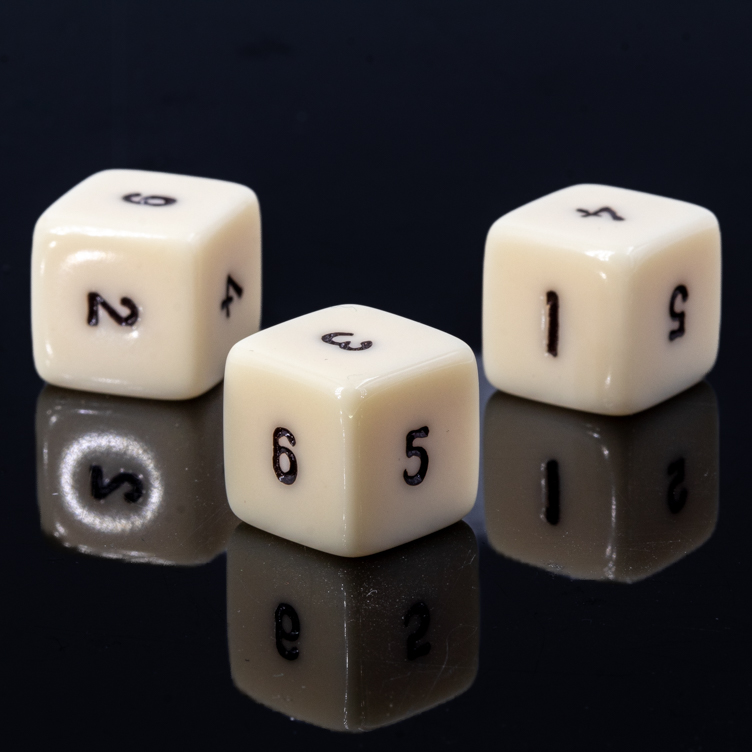 W6 Würfel in elfenbein / schwarz Satt