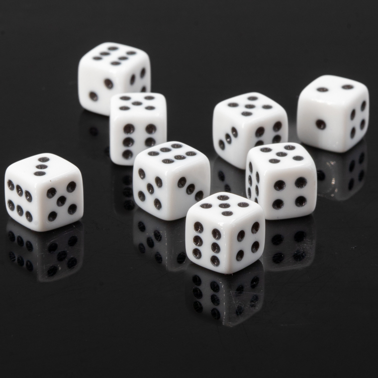 8mm Würfel in weiss / schwarz Satt