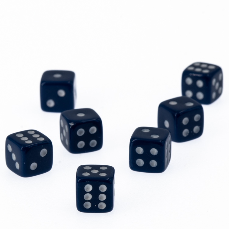 8mm Würfel in dunkelblau / weiß Satt