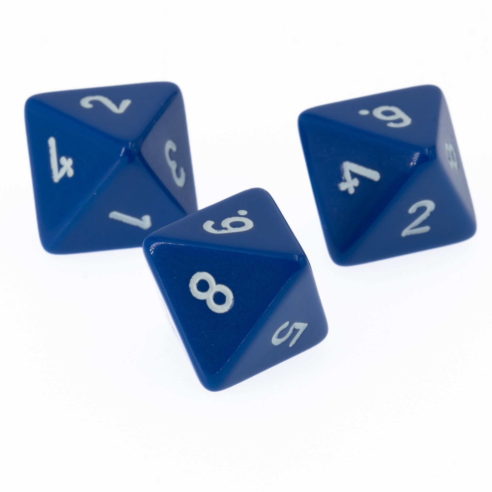 W8 dice in dunkelblau / weiß Satt