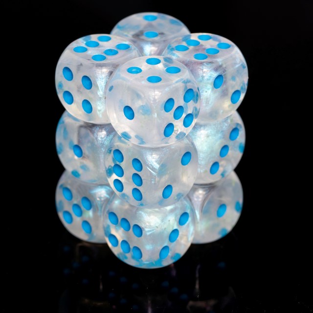 Borealis® Icicle™ / hellblau 16mm W6 Würfel Set (12 Würfel)