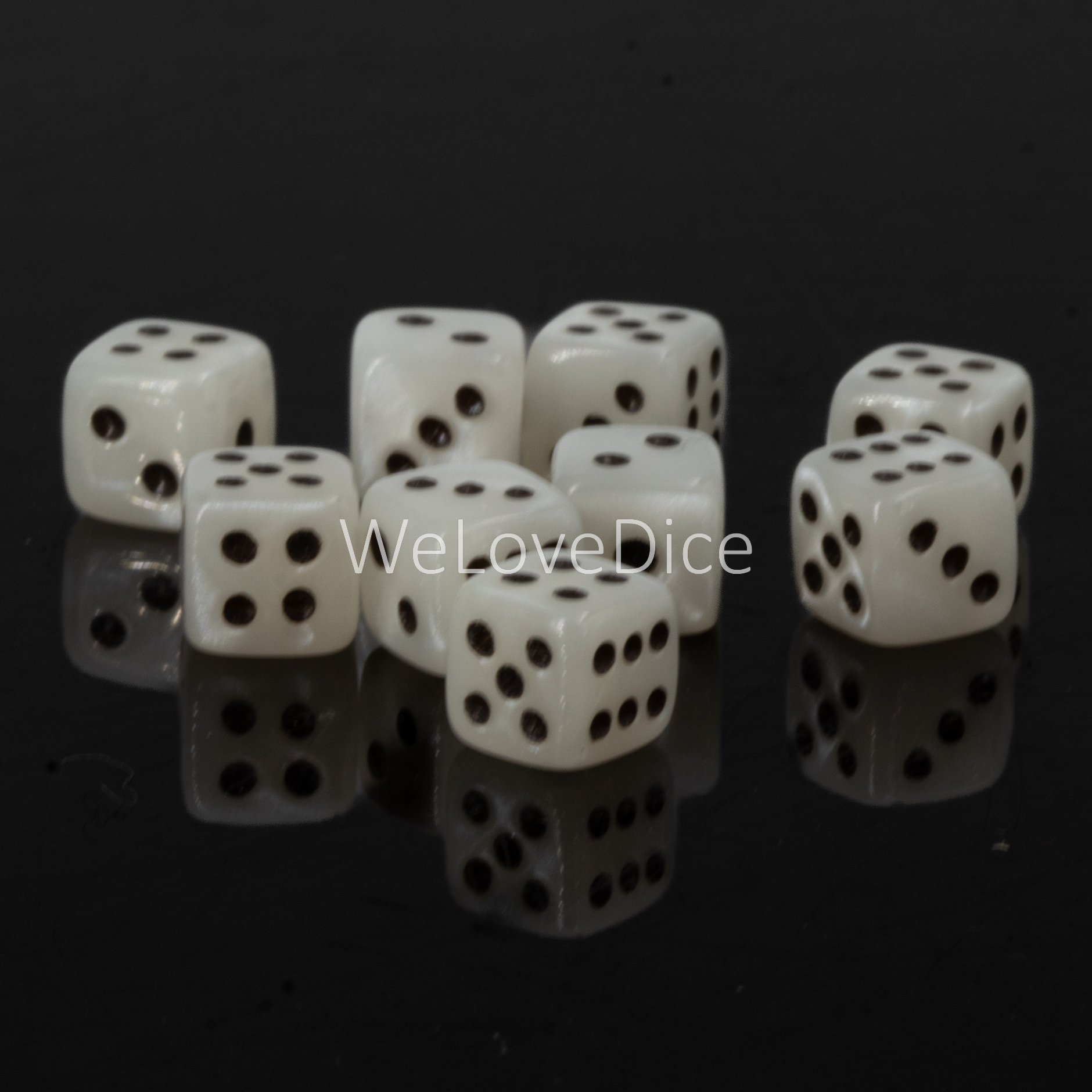 7mm Würfel in weiß / schwarz Seide