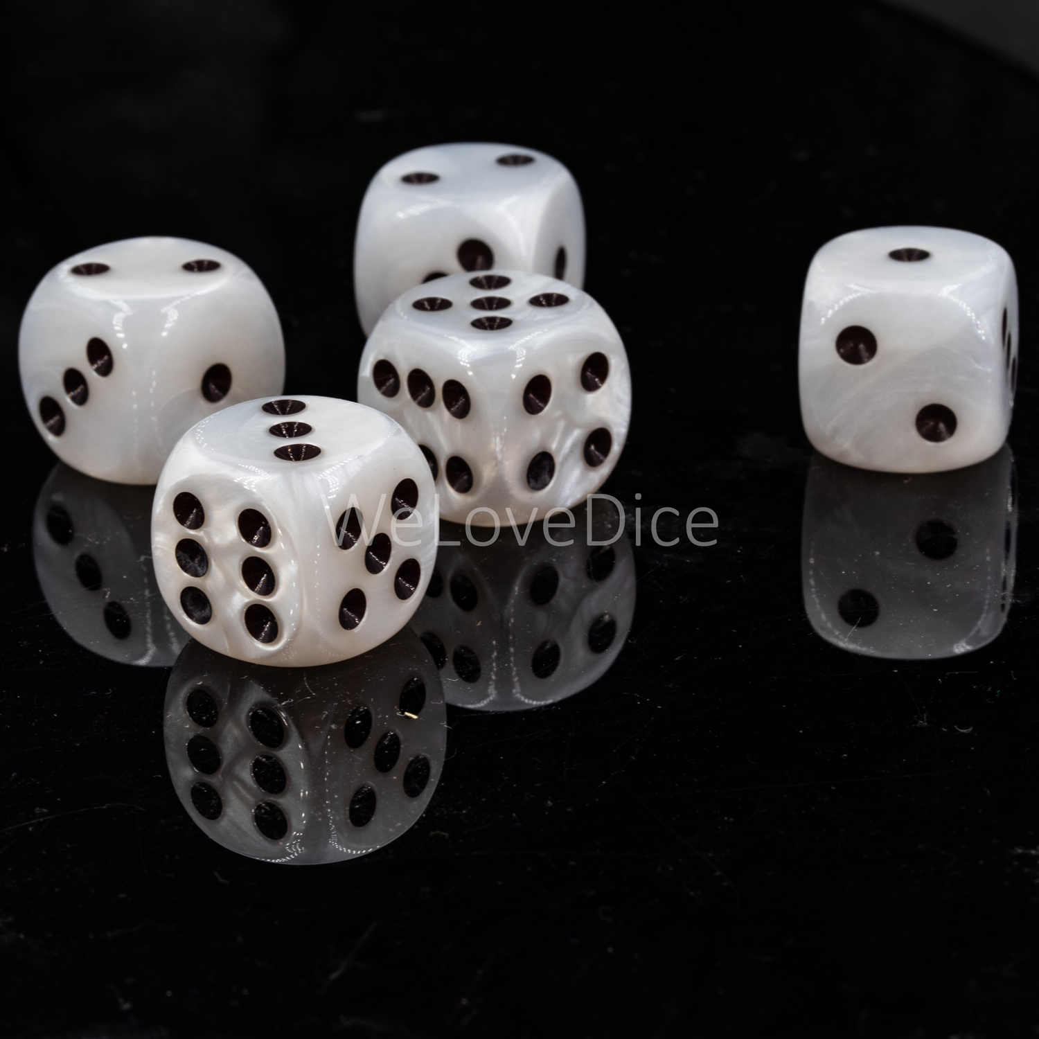 10mm Würfel in weiß / schwarz Seide