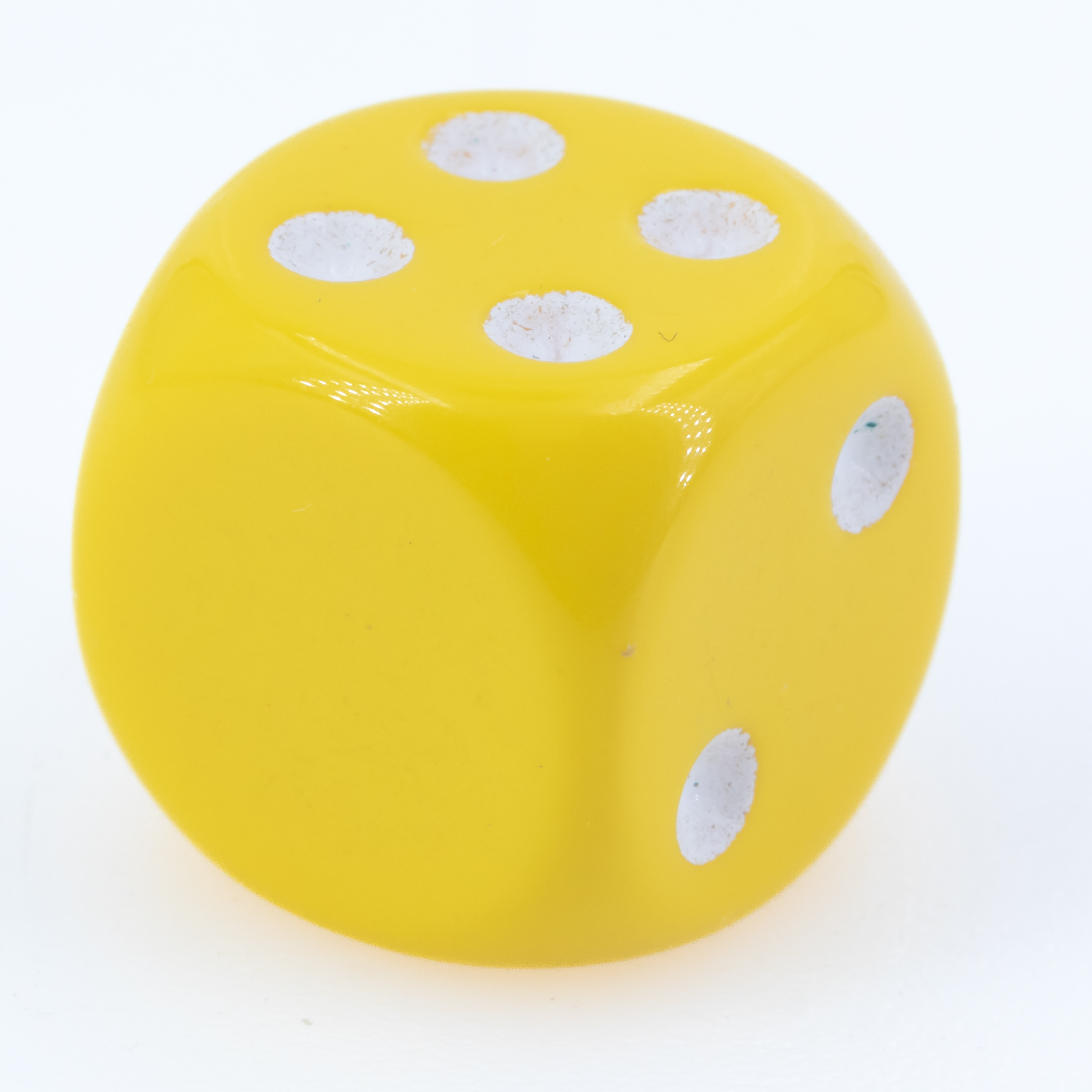 16mm Würfel in gelb / weiß Satt ohne "6"