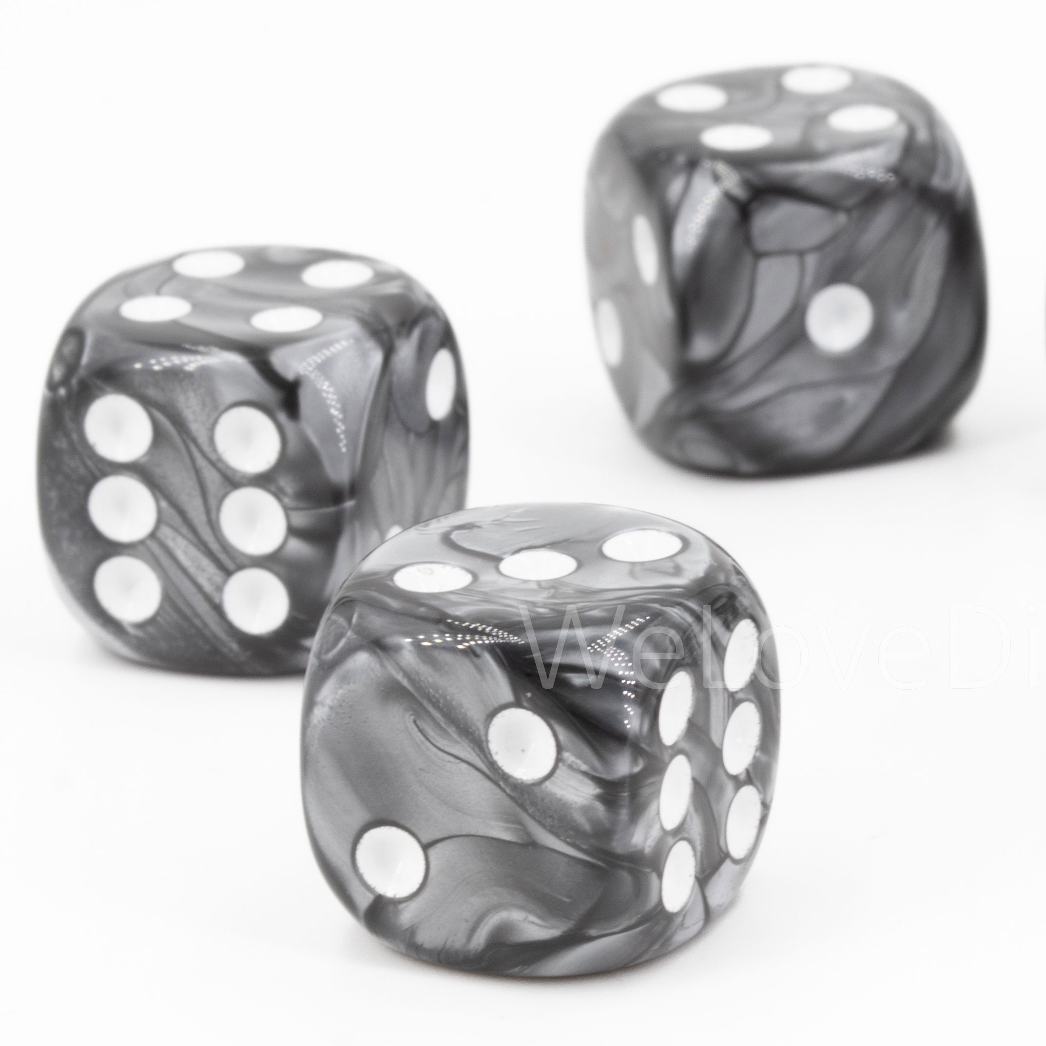14mm Würfel in silbergrau / weiss Seide