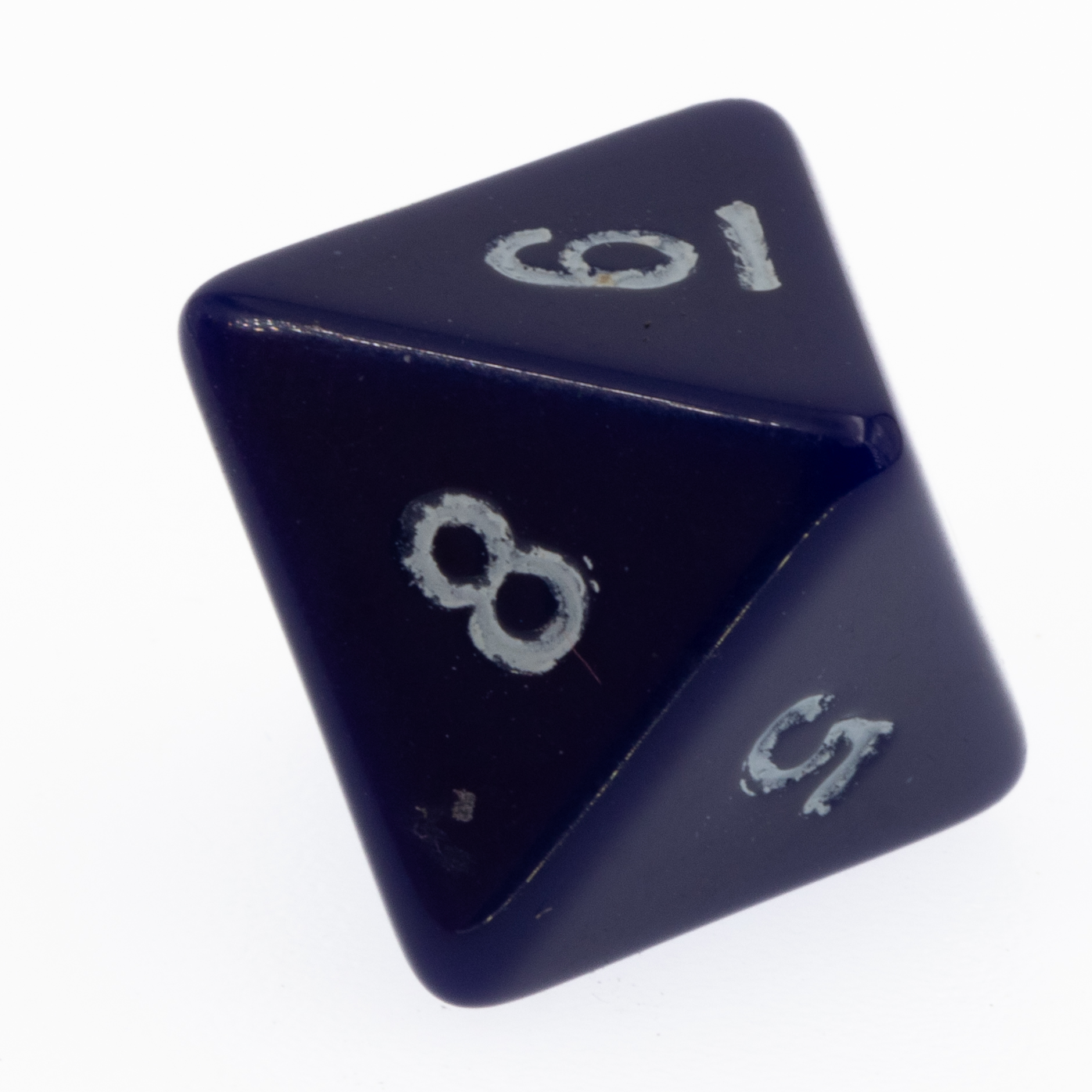 W8 dice in dunkelblau / weiß Satt