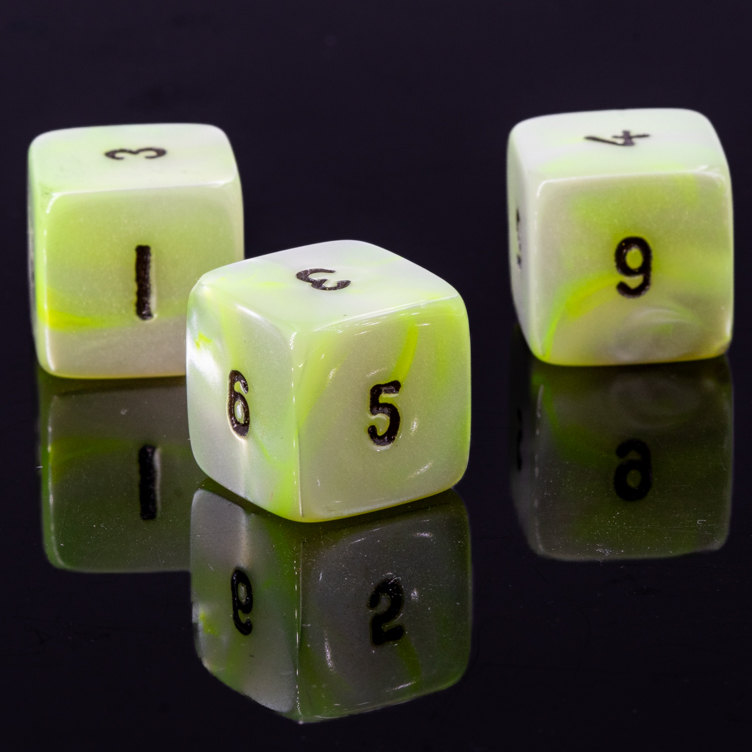 W6 Würfel in neon gelbgrün / schwarz Seide