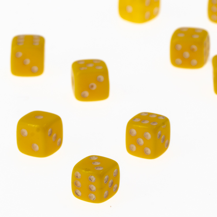 5mm Würfel in gelb / weiß Satt