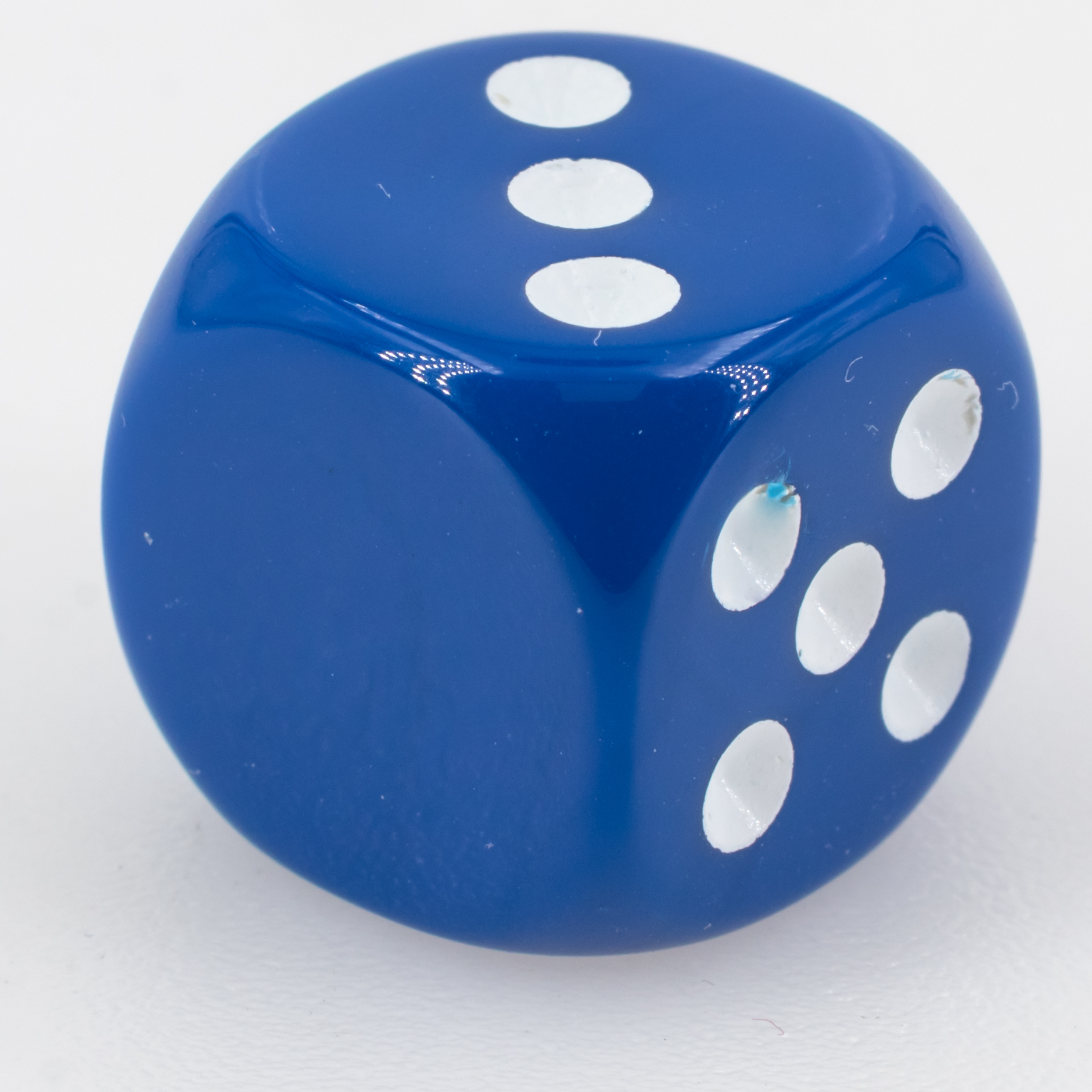 16mm Würfel in dunkelblau / weiß Satt ohne "6"