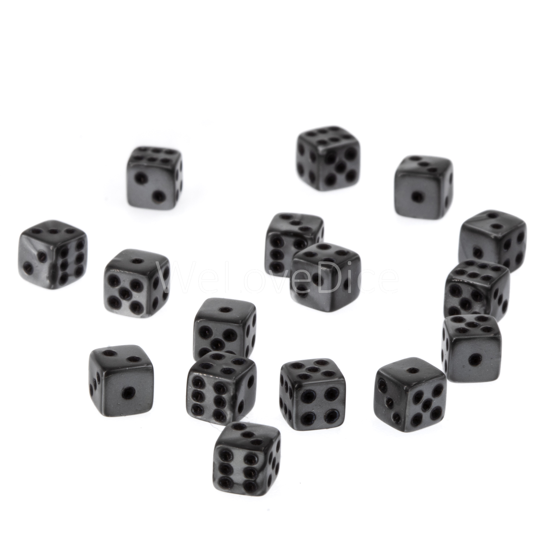 5mm Würfel in grau seide / schwarz Seide