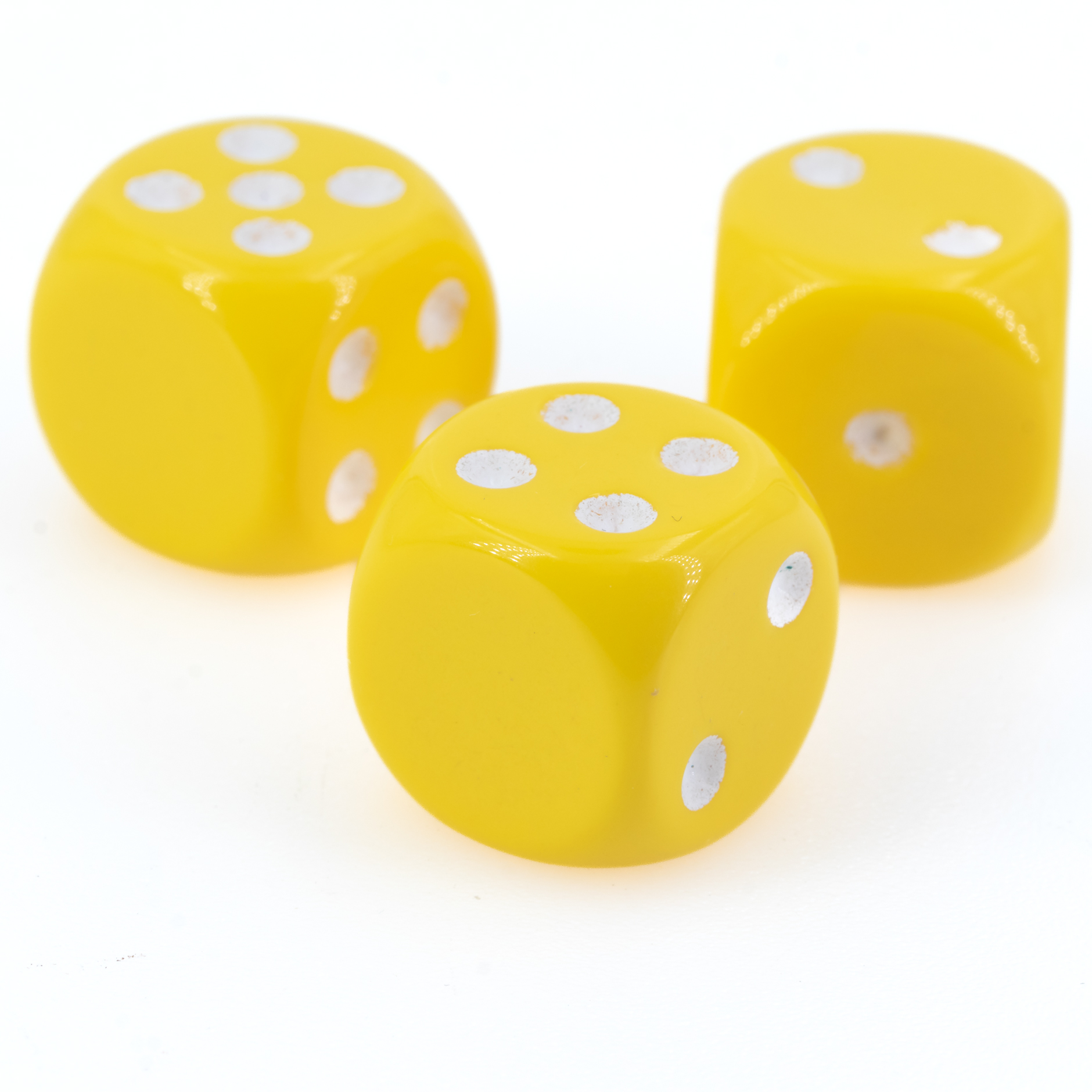 16mm Würfel in gelb / weiß Satt ohne "6"