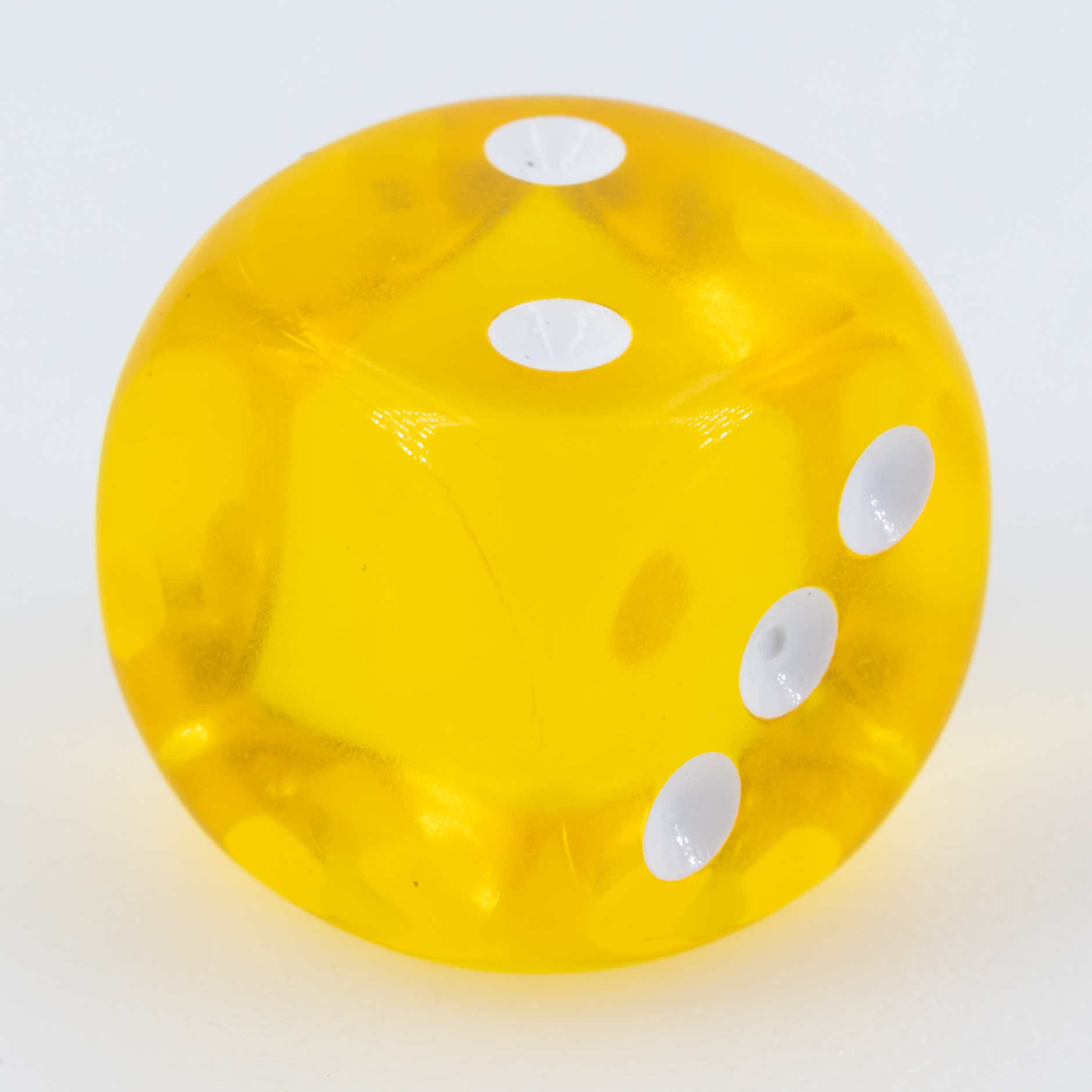16mm Würfel in gelb transparent / weiß Transparent ohne "6"